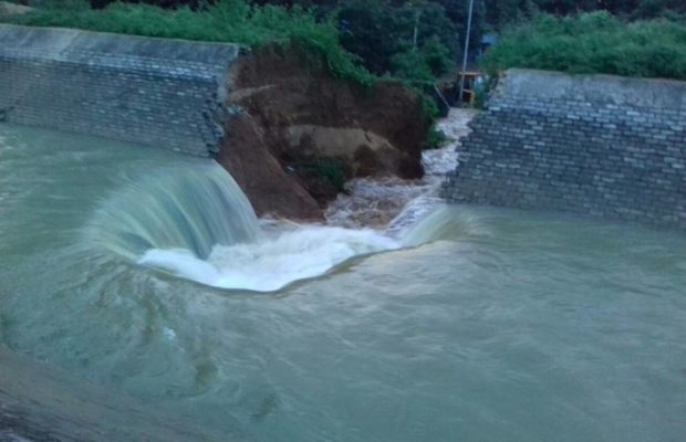 Collapsed wall of the Dam | The Bihar News